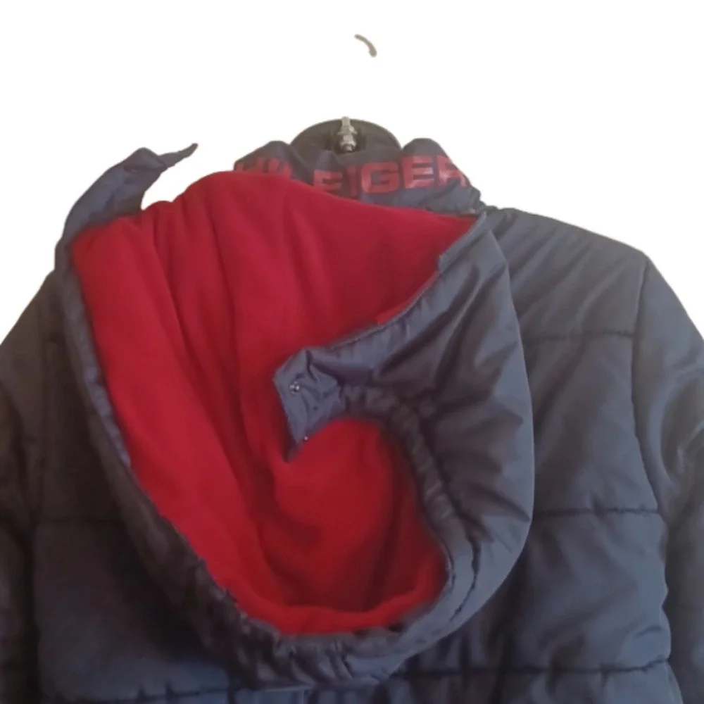 𝅺tommy Hilfiger navy blue jacket. Size 14/ 16 kids size. Warm  winter coat.